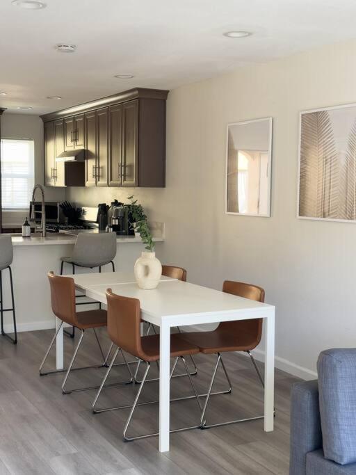 אנהיים Modern Retreat 1 Mi. From Disney מראה חיצוני תמונה