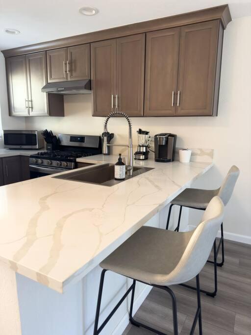 אנהיים Modern Retreat 1 Mi. From Disney מראה חיצוני תמונה