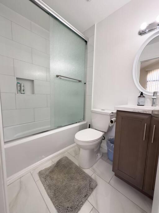 אנהיים Modern Retreat 1 Mi. From Disney מראה חיצוני תמונה