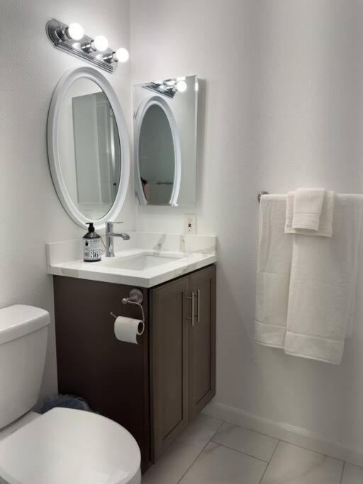 אנהיים Modern Retreat 1 Mi. From Disney מראה חיצוני תמונה