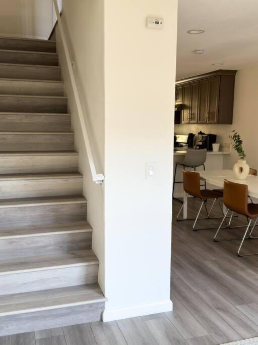 אנהיים Modern Retreat 1 Mi. From Disney מראה חיצוני תמונה